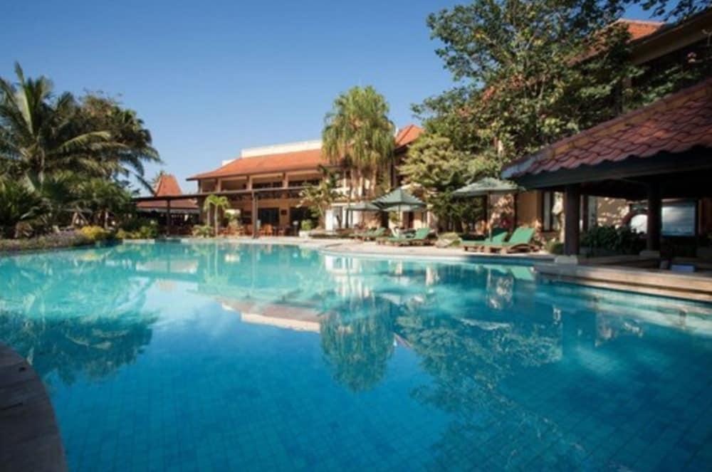 Laras Asri Resort & Spa Salatiga Exteriér fotografie