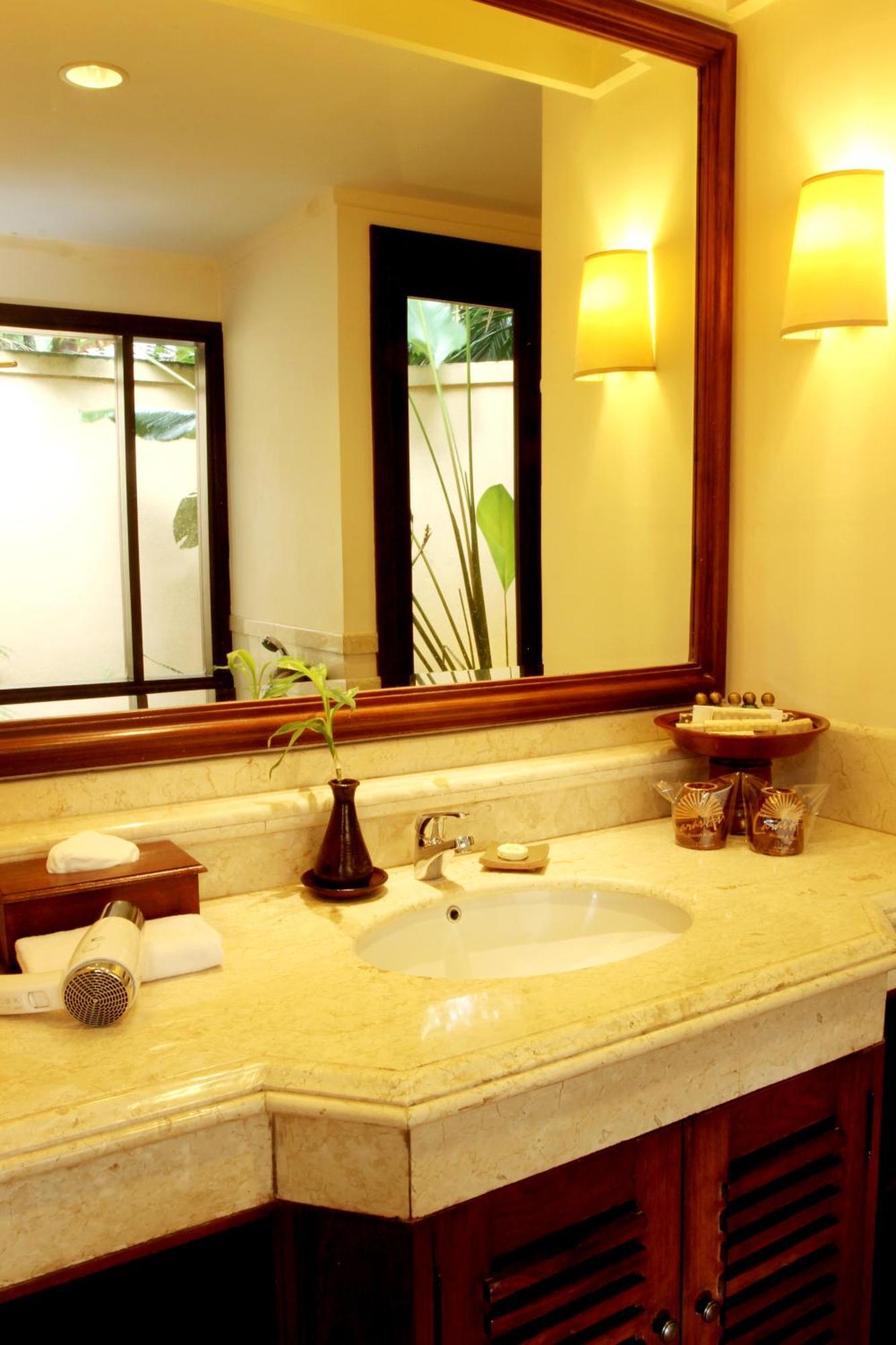 Laras Asri Resort & Spa Salatiga Pokoj fotografie