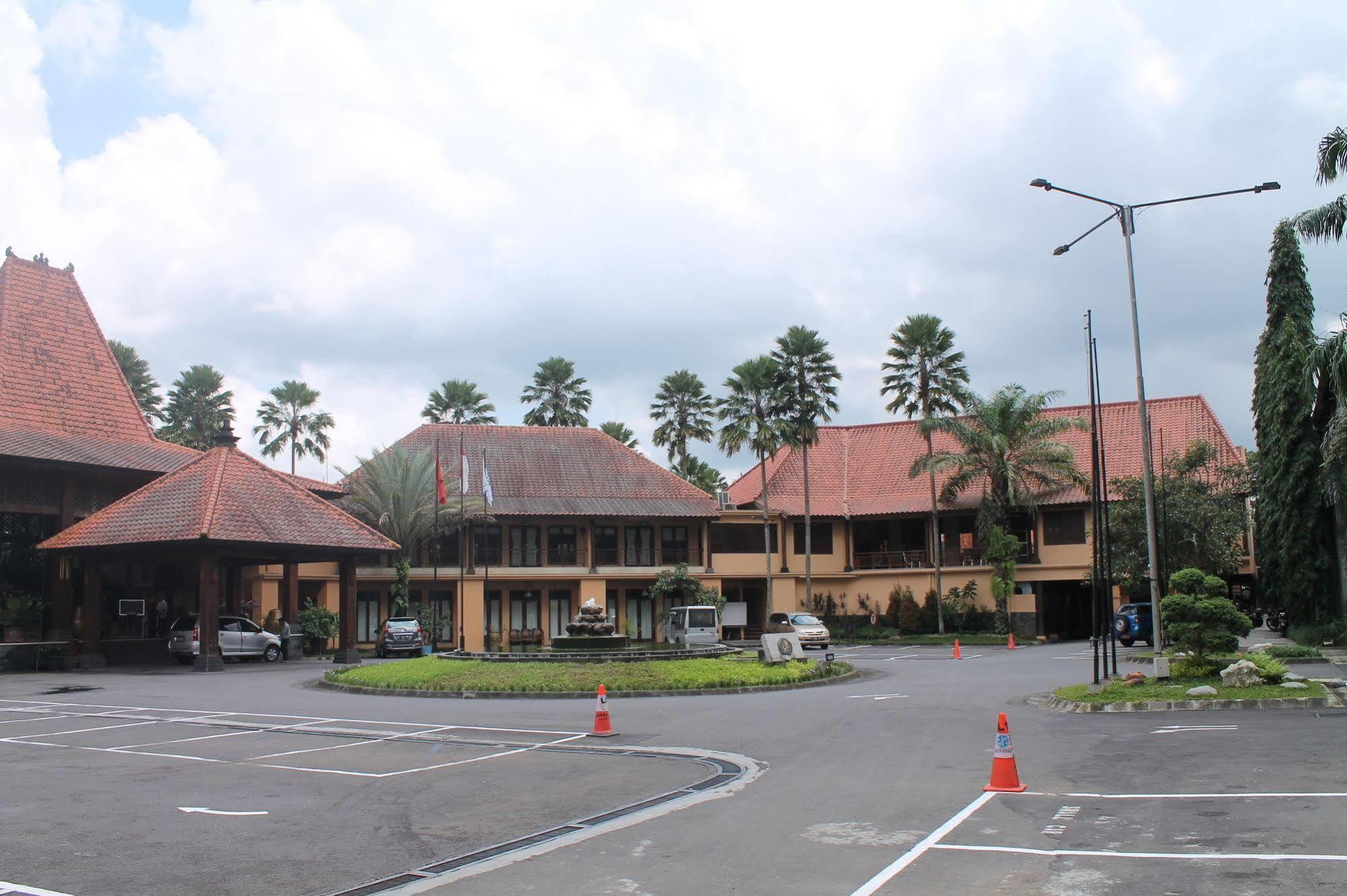 Laras Asri Resort & Spa Salatiga Exteriér fotografie